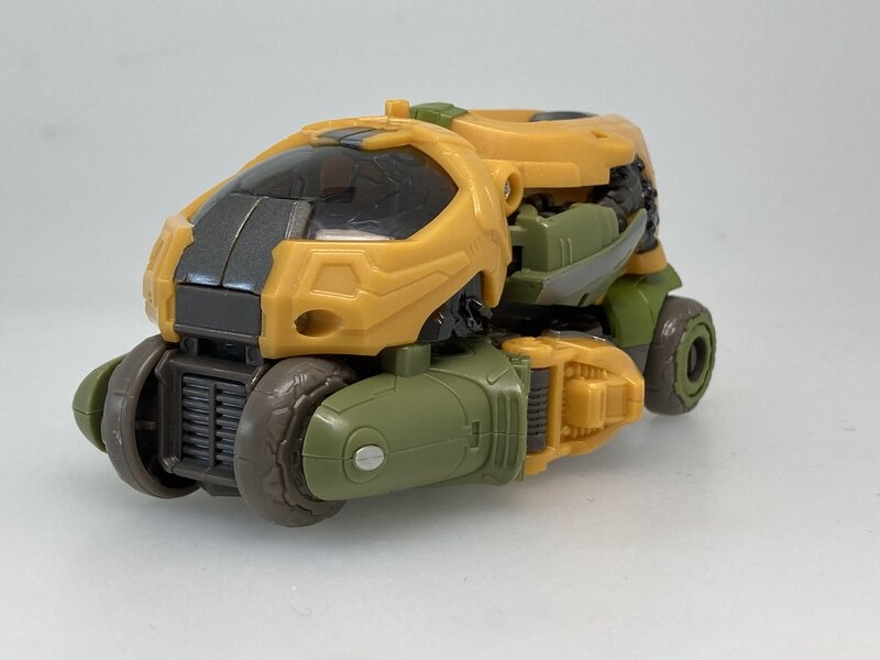 Takara Studio Series SS 83 Brawn Official In Hand Image  (4 of 4)